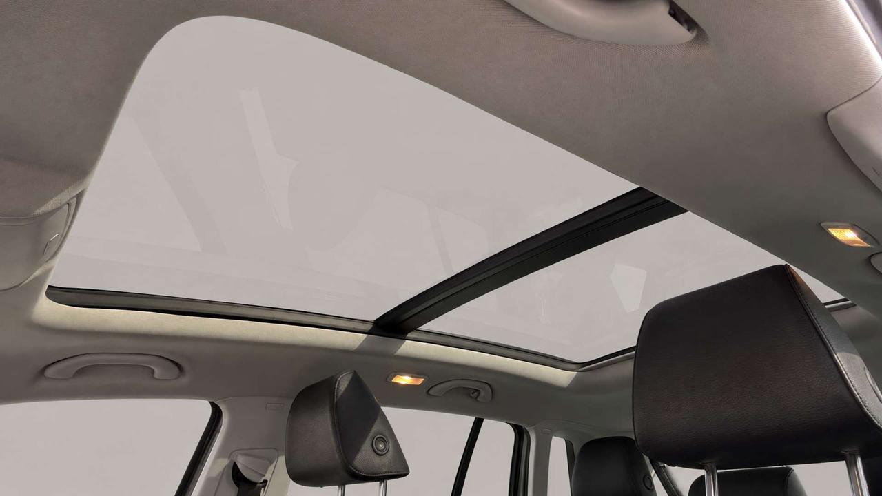 2017 Volkswagen Tiguan Wolfsburg Edition  Certified   LOW KM   Loaded Photo