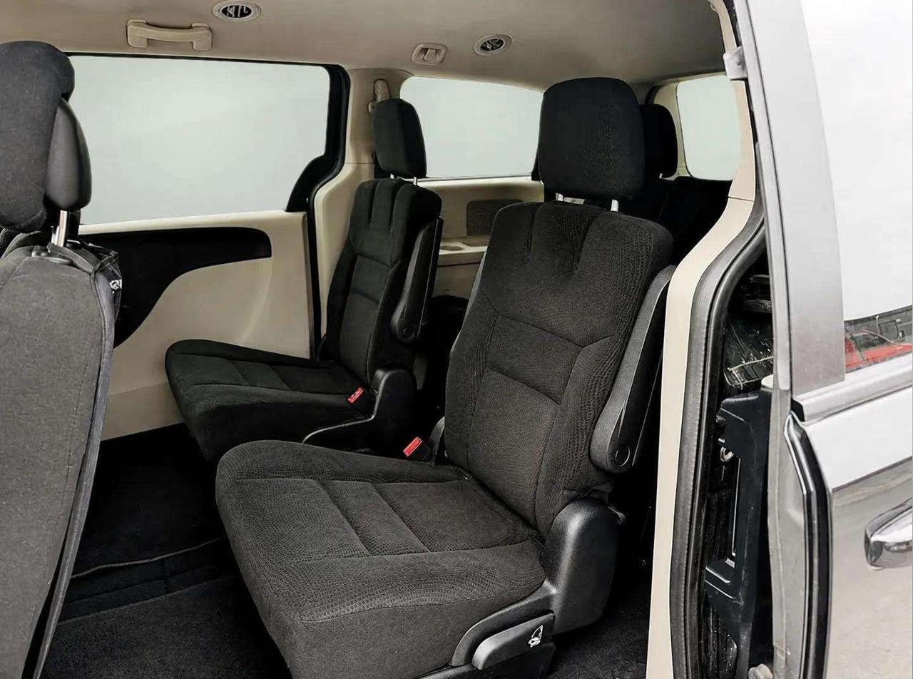 2017 Dodge Grand Caravan SXT Photo