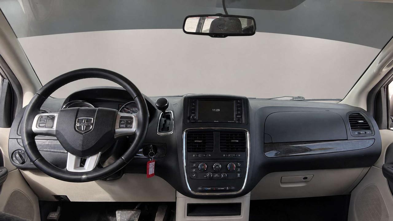 2017 Dodge Grand Caravan SXT Photo