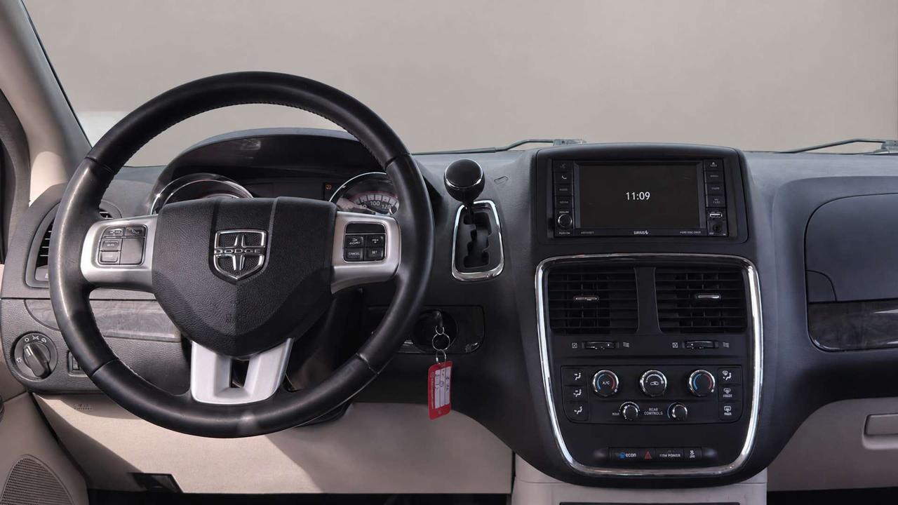 2017 Dodge Grand Caravan SXT Photo