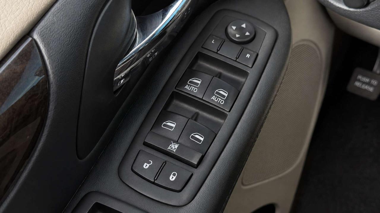2017 Dodge Grand Caravan SXT Photo