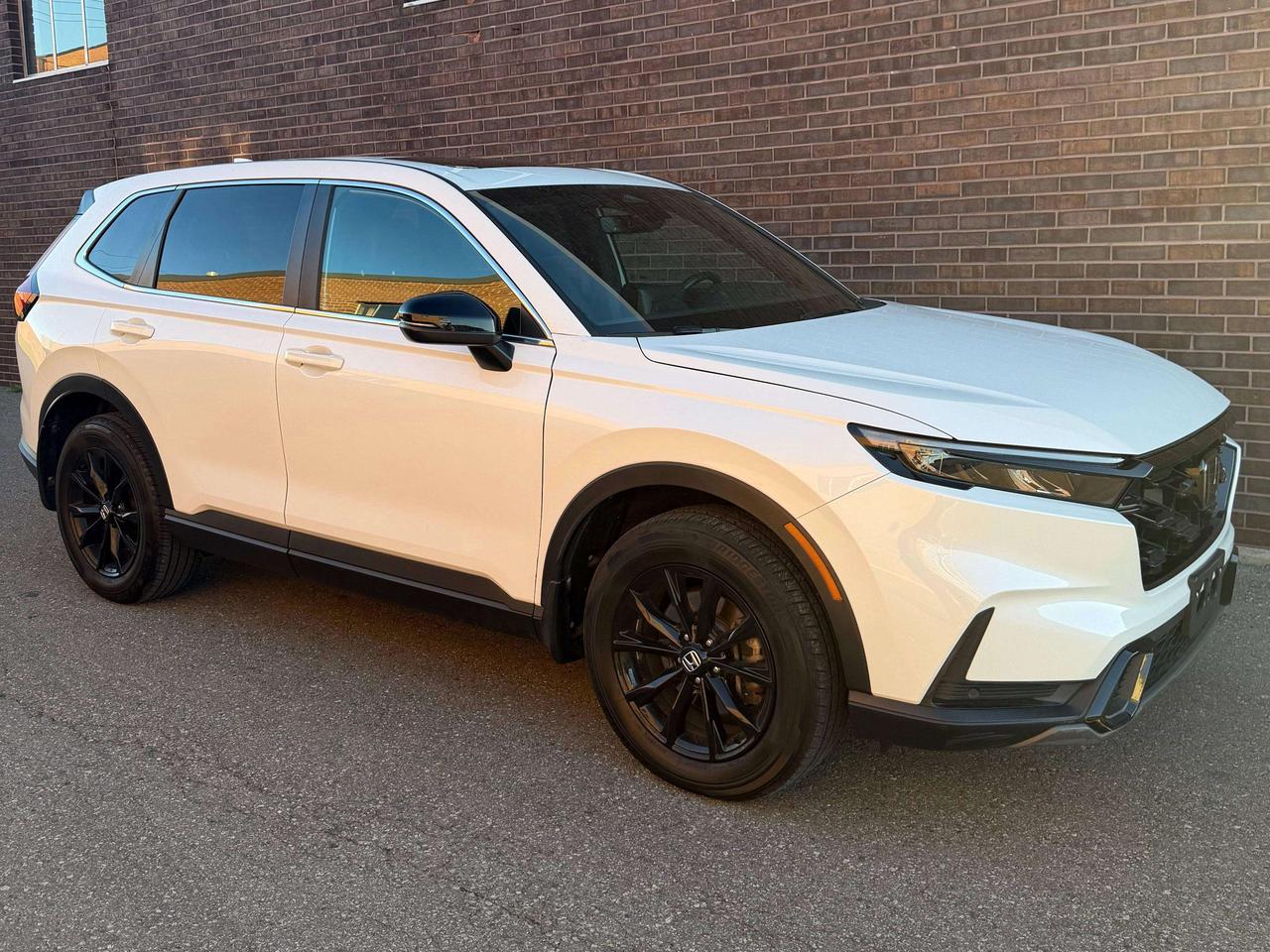2024 Honda CR-V EX-L, LEATHER, SUNROOF. DRIVE ASSIST, AWD Photo