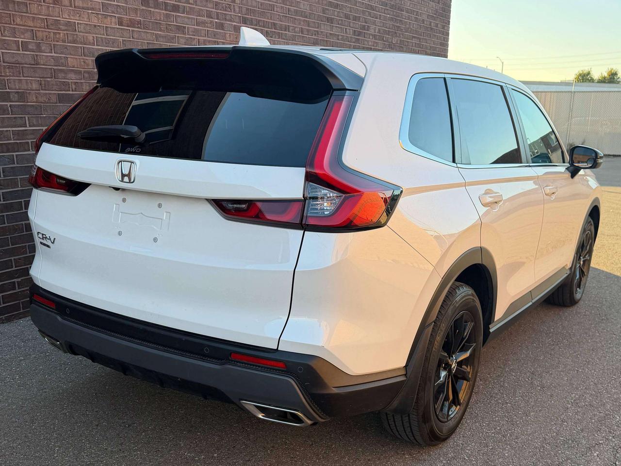 2024 Honda CR-V EX-L, LEATHER, SUNROOF. DRIVE ASSIST, AWD Photo