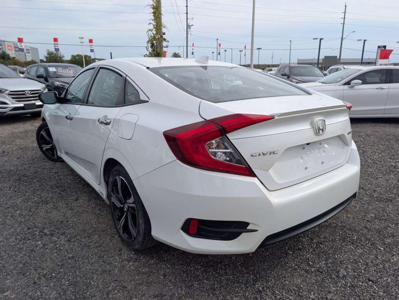 2018 Honda Civic Touring NAV LEATHER SUNROOF HTD SEATS CAMERA Photo