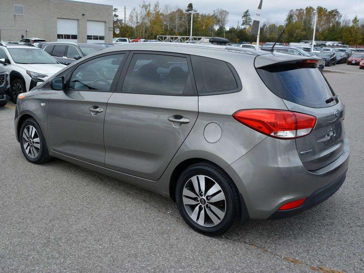 2014 Kia Rondo EX Photo2