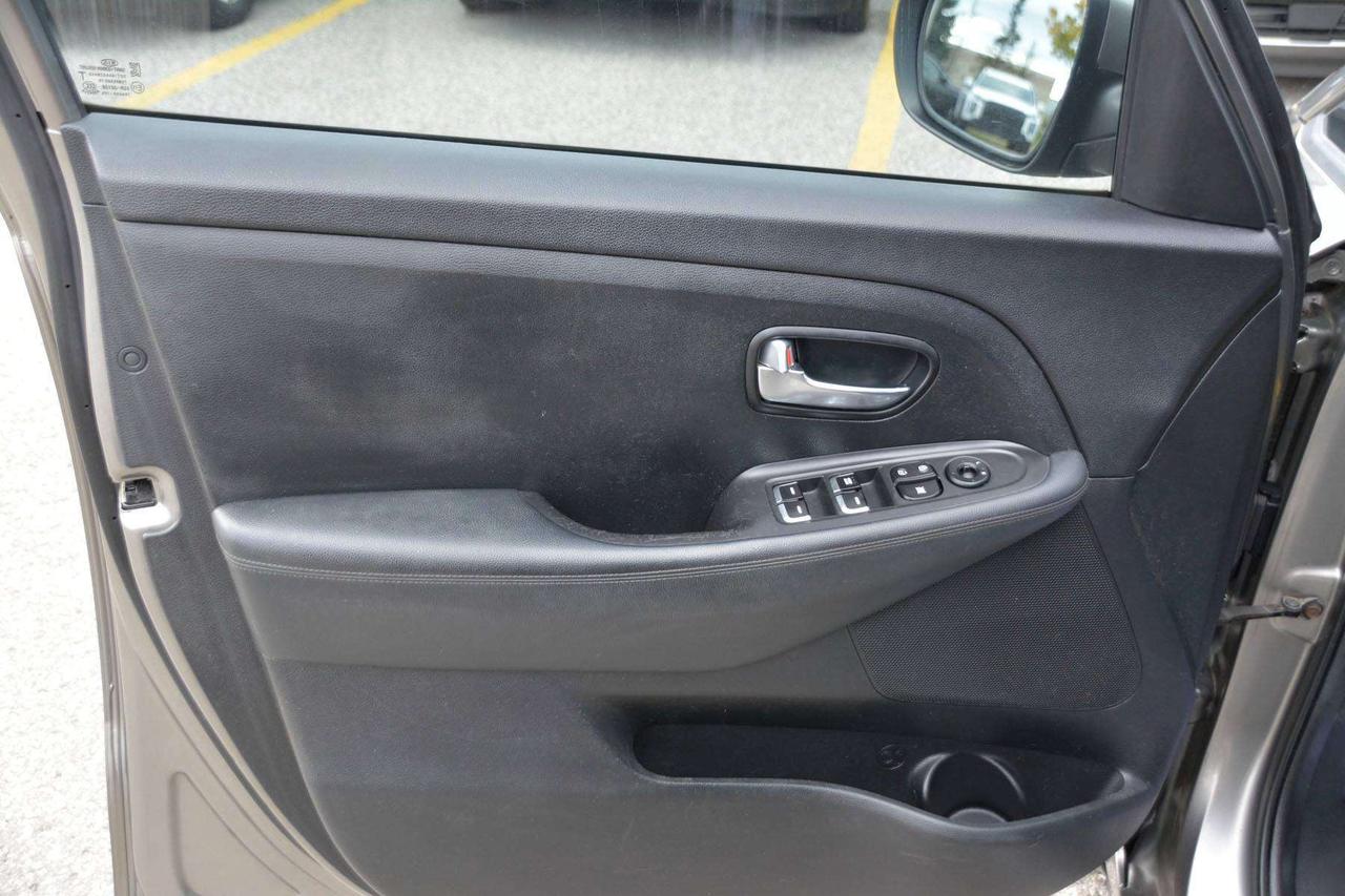 2014 Kia Rondo EX Photo