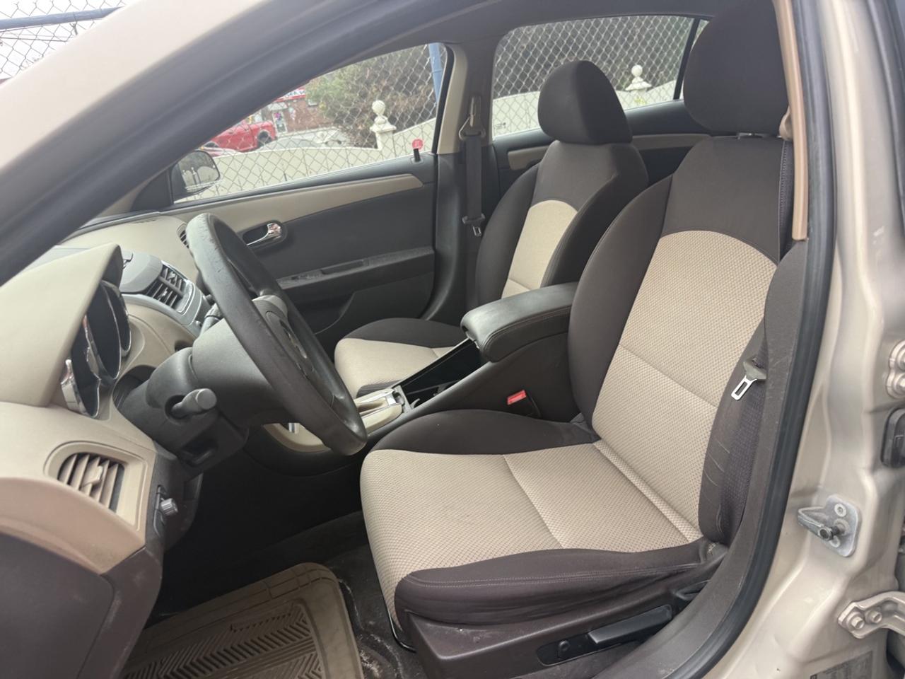 2010 Chevrolet Malibu LS Photo