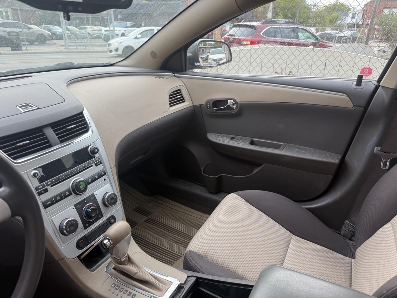 2010 Chevrolet Malibu LS Photo