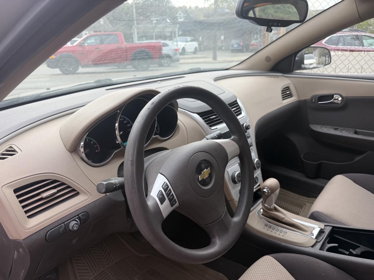 2010 Chevrolet Malibu LS Photo