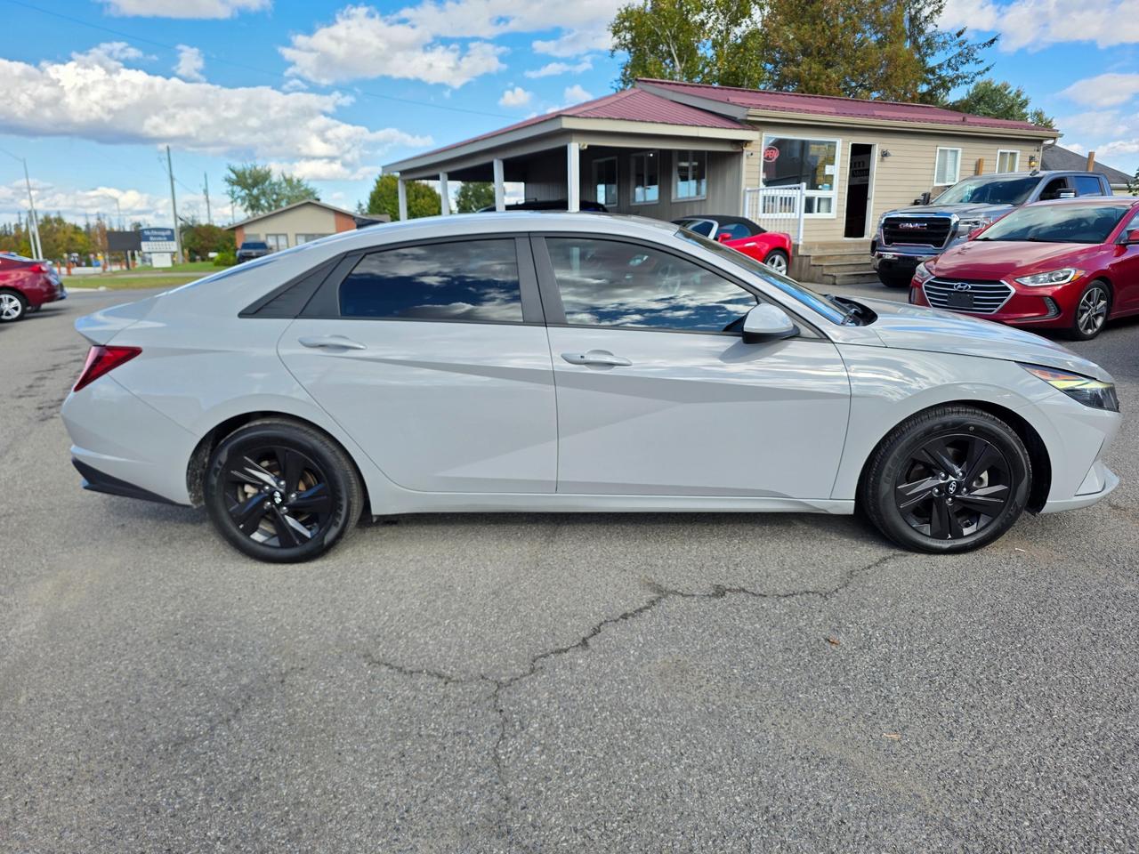2022 Hyundai Elantra PREFERRED 4DR SEDAN Photo4