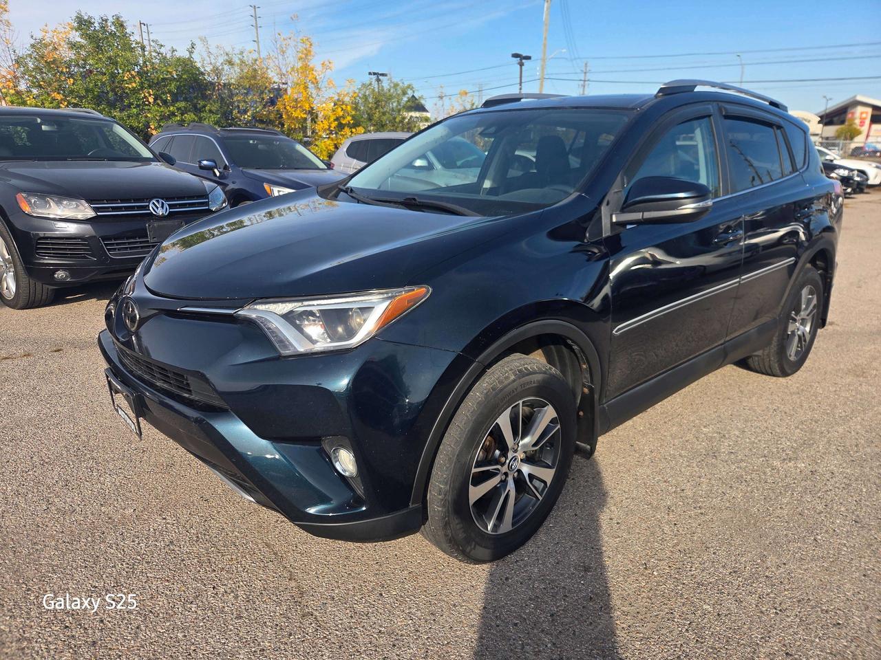 2017 Toyota RAV4 XLE Photo1