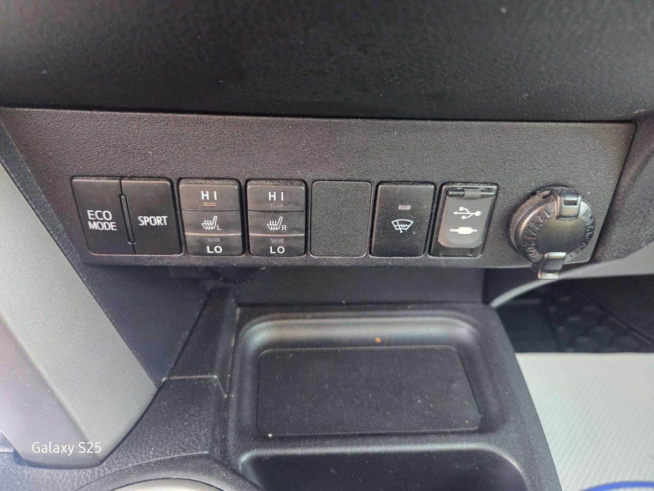 2017 Toyota RAV4 XLE Photo