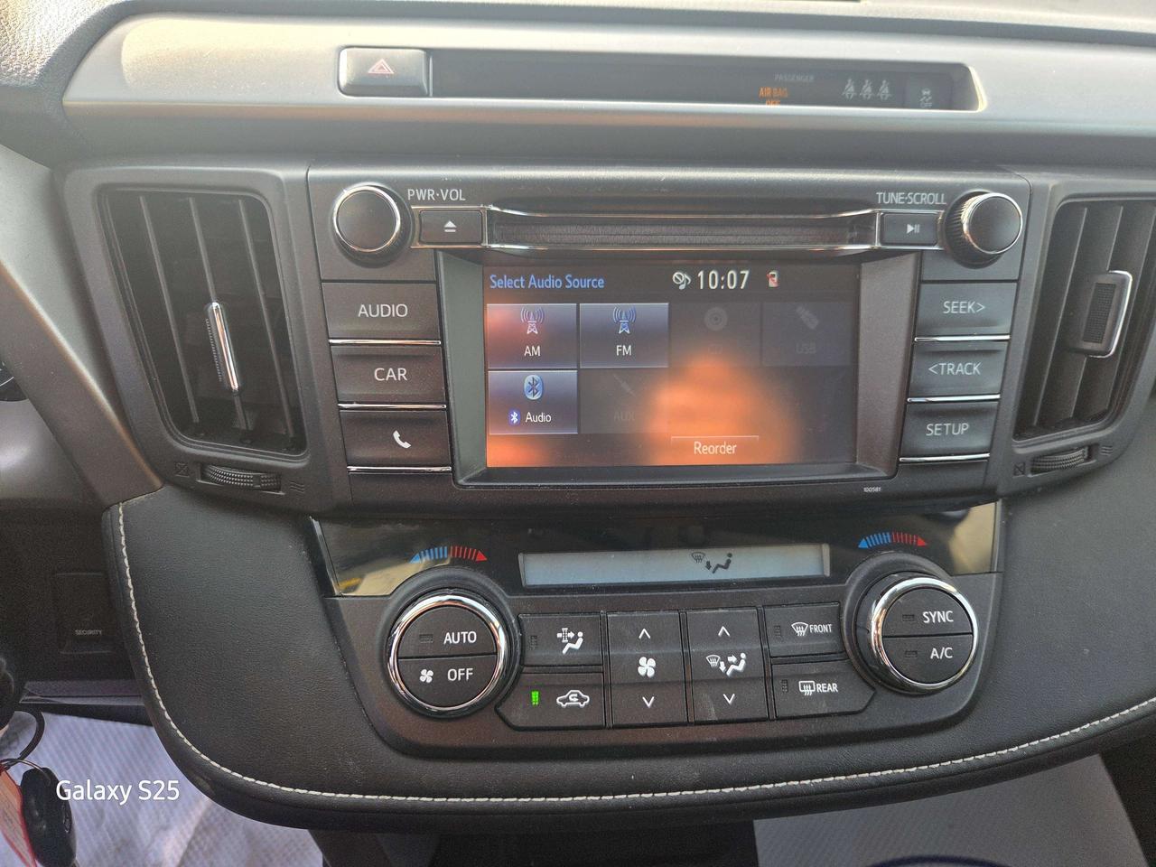 2017 Toyota RAV4 XLE Photo