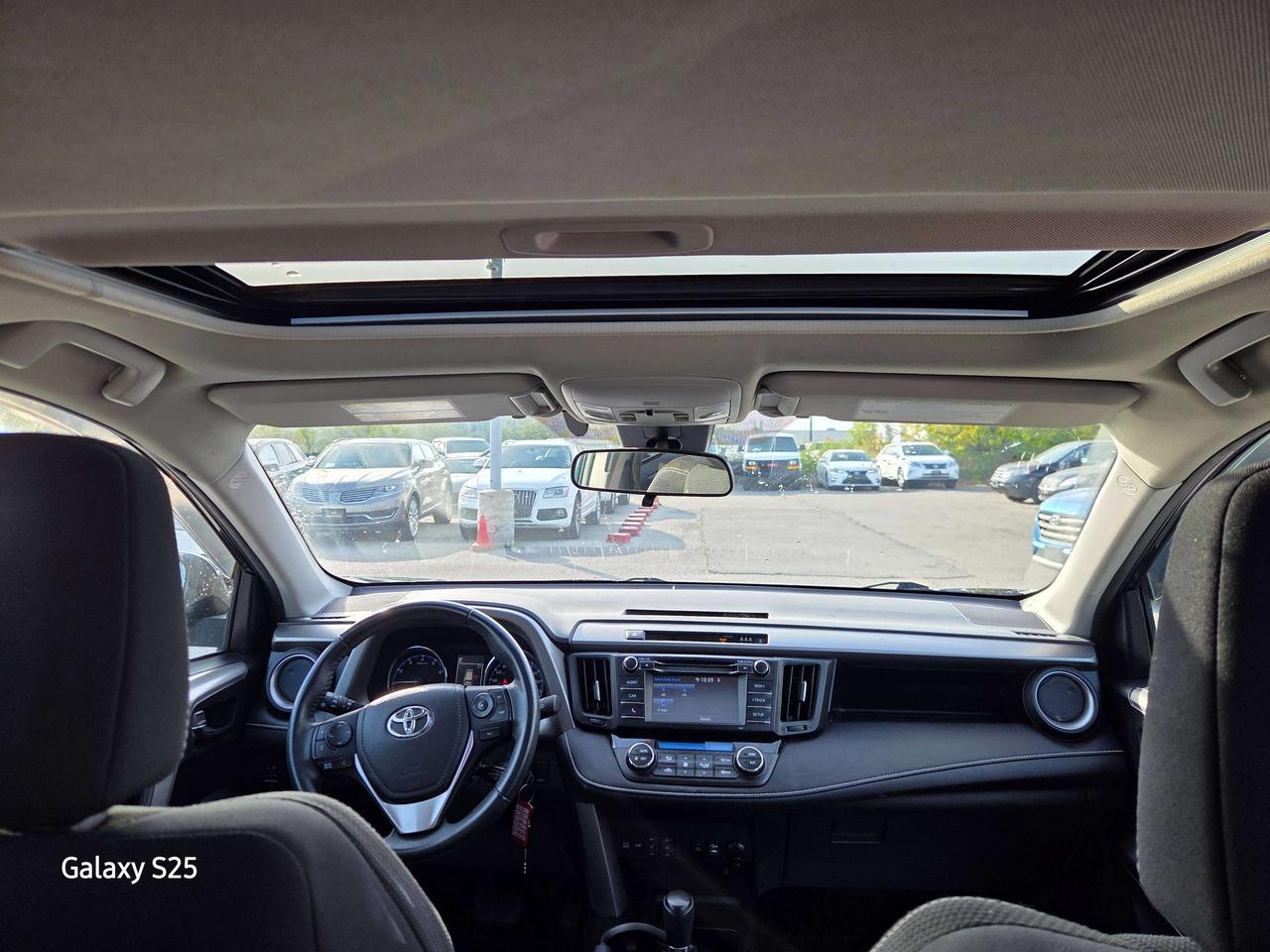 2017 Toyota RAV4 XLE Photo