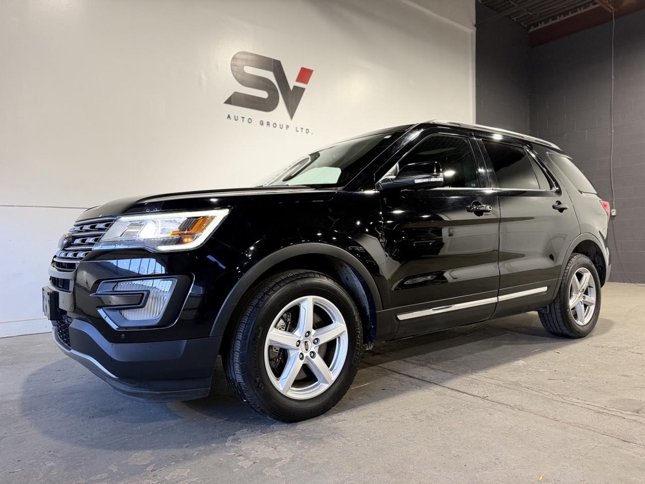 2017 Ford Explorer XLT Photo1