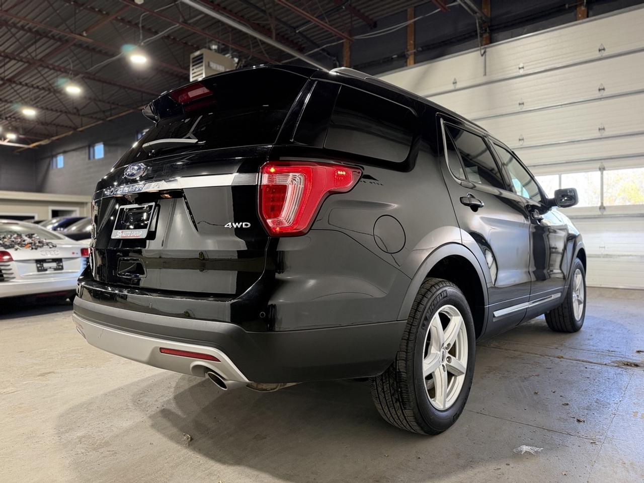 2017 Ford Explorer XLT Photo
