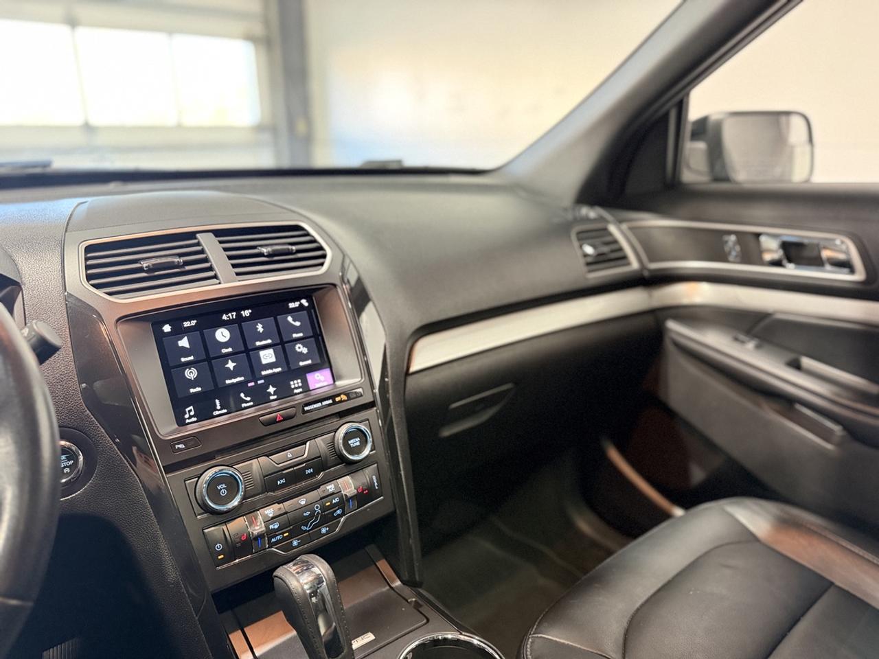 2017 Ford Explorer XLT Photo