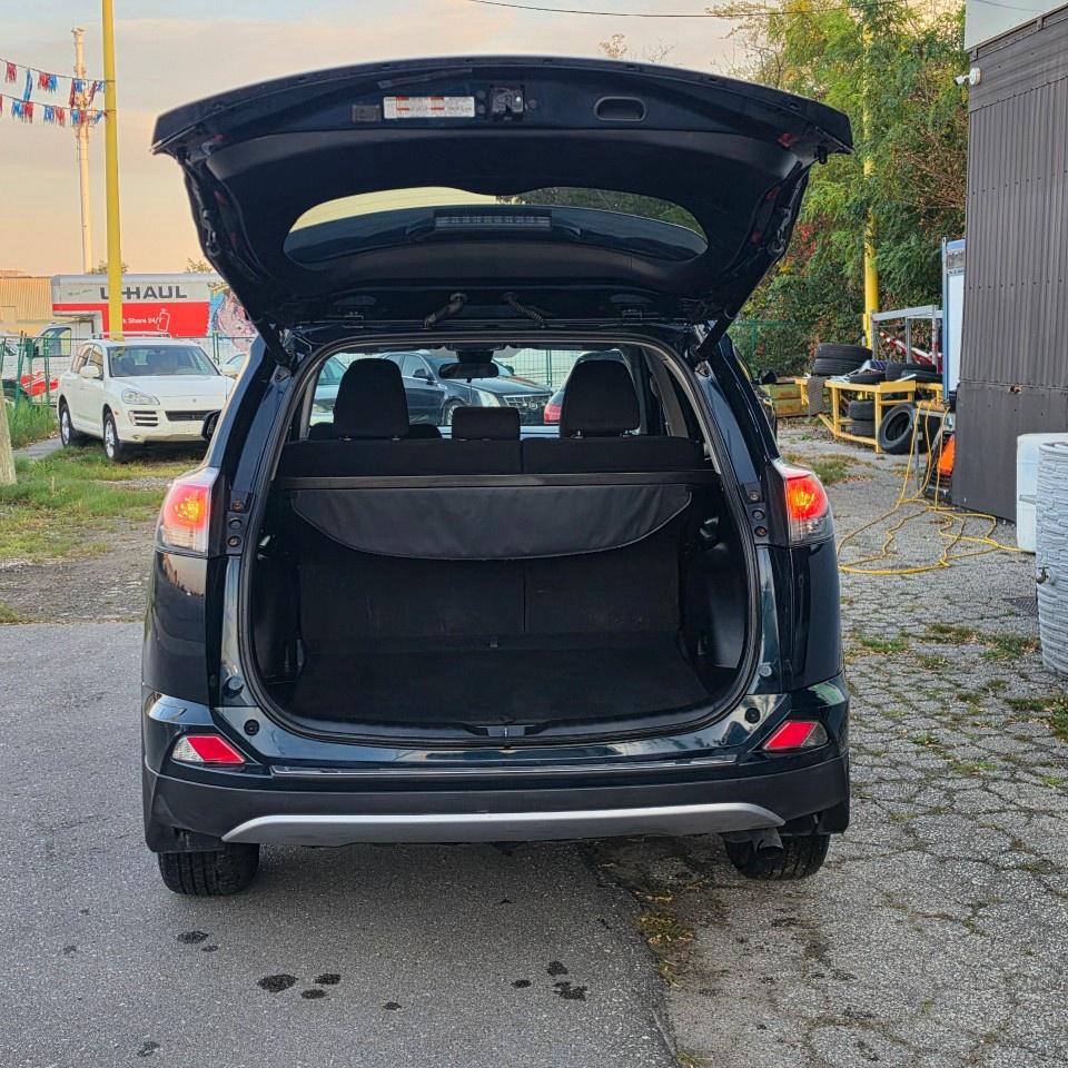 2018 Toyota RAV4 AWD XLE Photo
