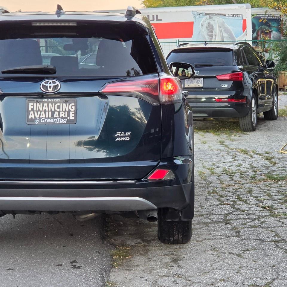 2018 Toyota RAV4 AWD XLE Photo