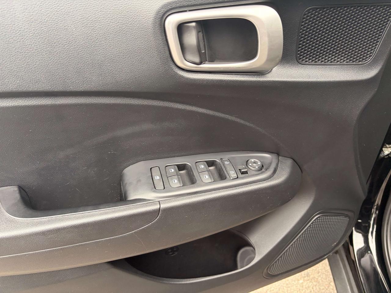 2025 Hyundai Venue Preferred Heated Steering Remote Starter One Owner Photo