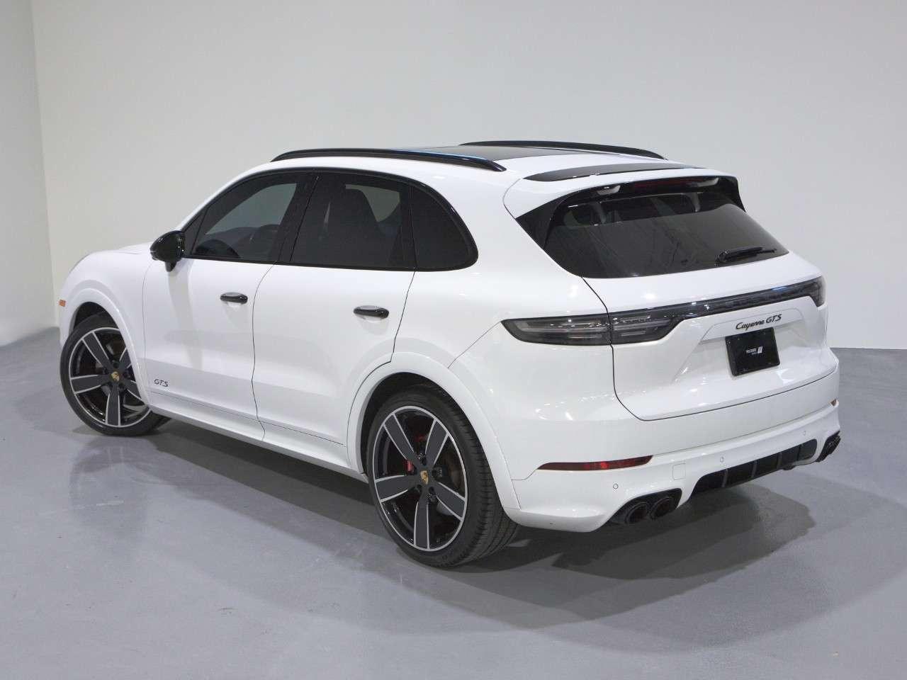 2023 Porsche Cayenne GTS AWD Photo4