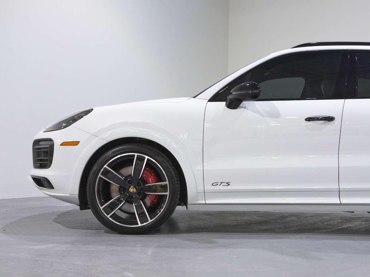 2023 Porsche Cayenne GTS AWD Photo