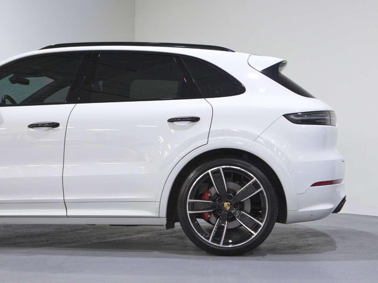 2023 Porsche Cayenne GTS AWD Photo
