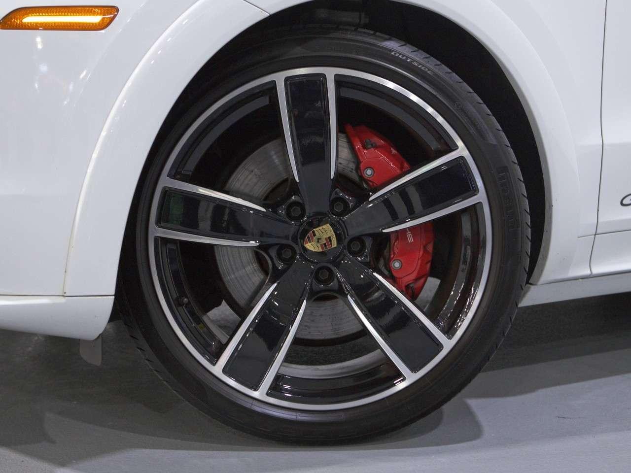 2023 Porsche Cayenne GTS AWD Photo