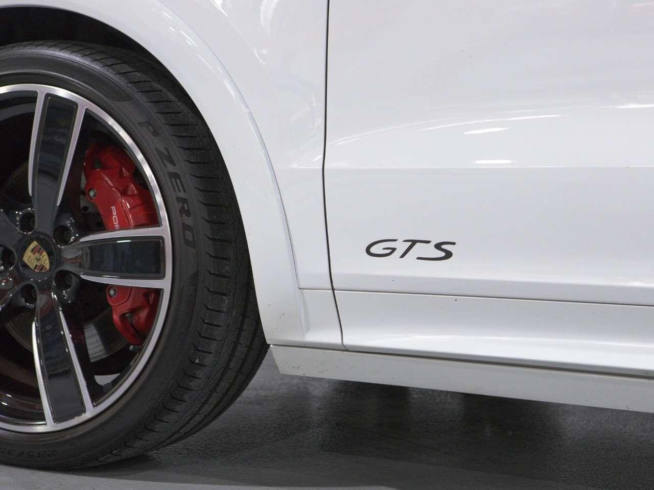 2023 Porsche Cayenne GTS AWD Photo