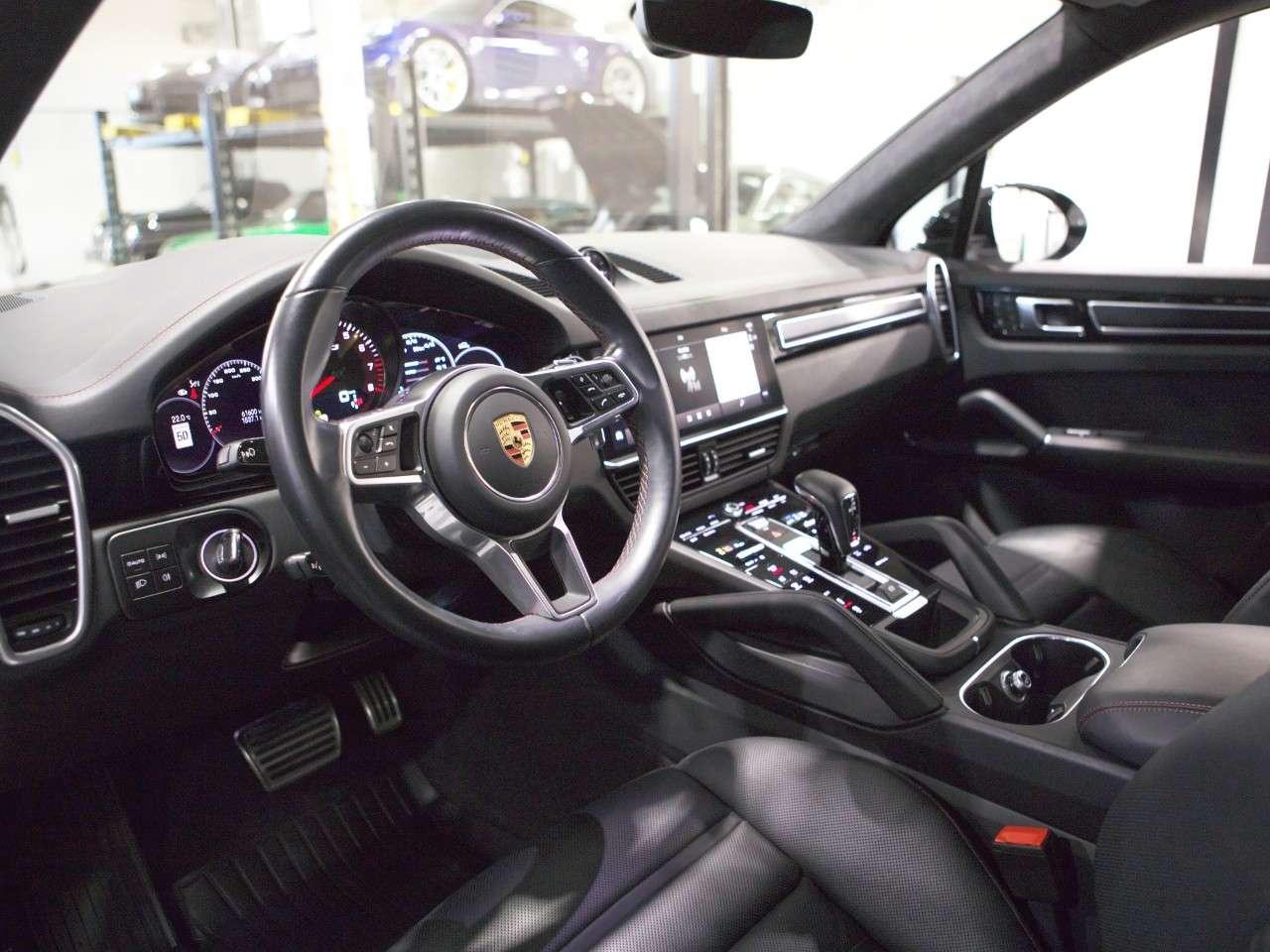 2023 Porsche Cayenne GTS AWD Photo