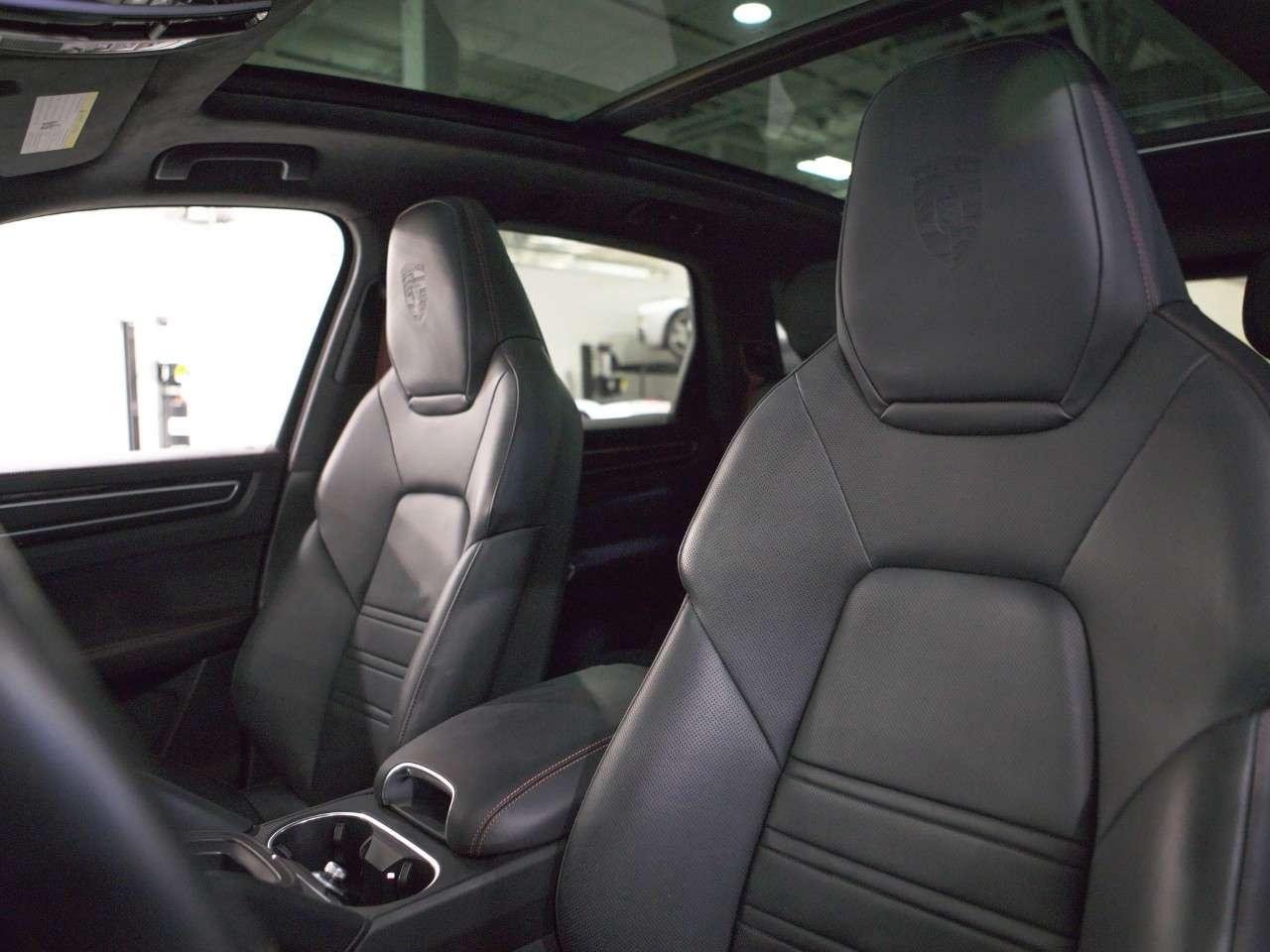 2023 Porsche Cayenne GTS AWD Photo