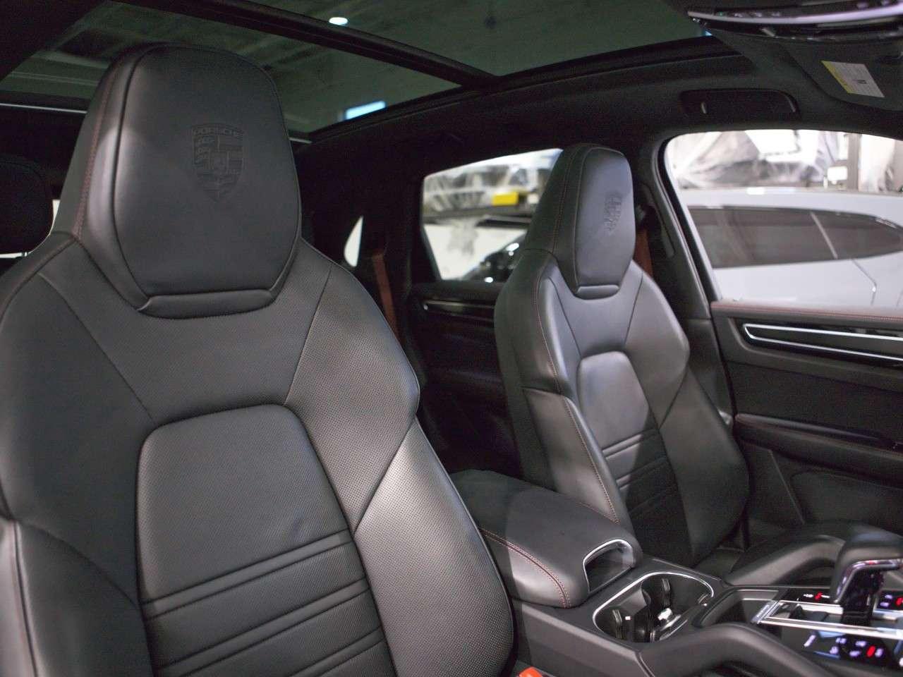 2023 Porsche Cayenne GTS AWD Photo