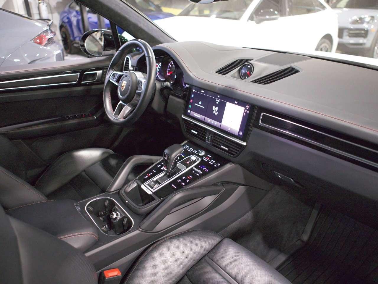 2023 Porsche Cayenne GTS AWD Photo