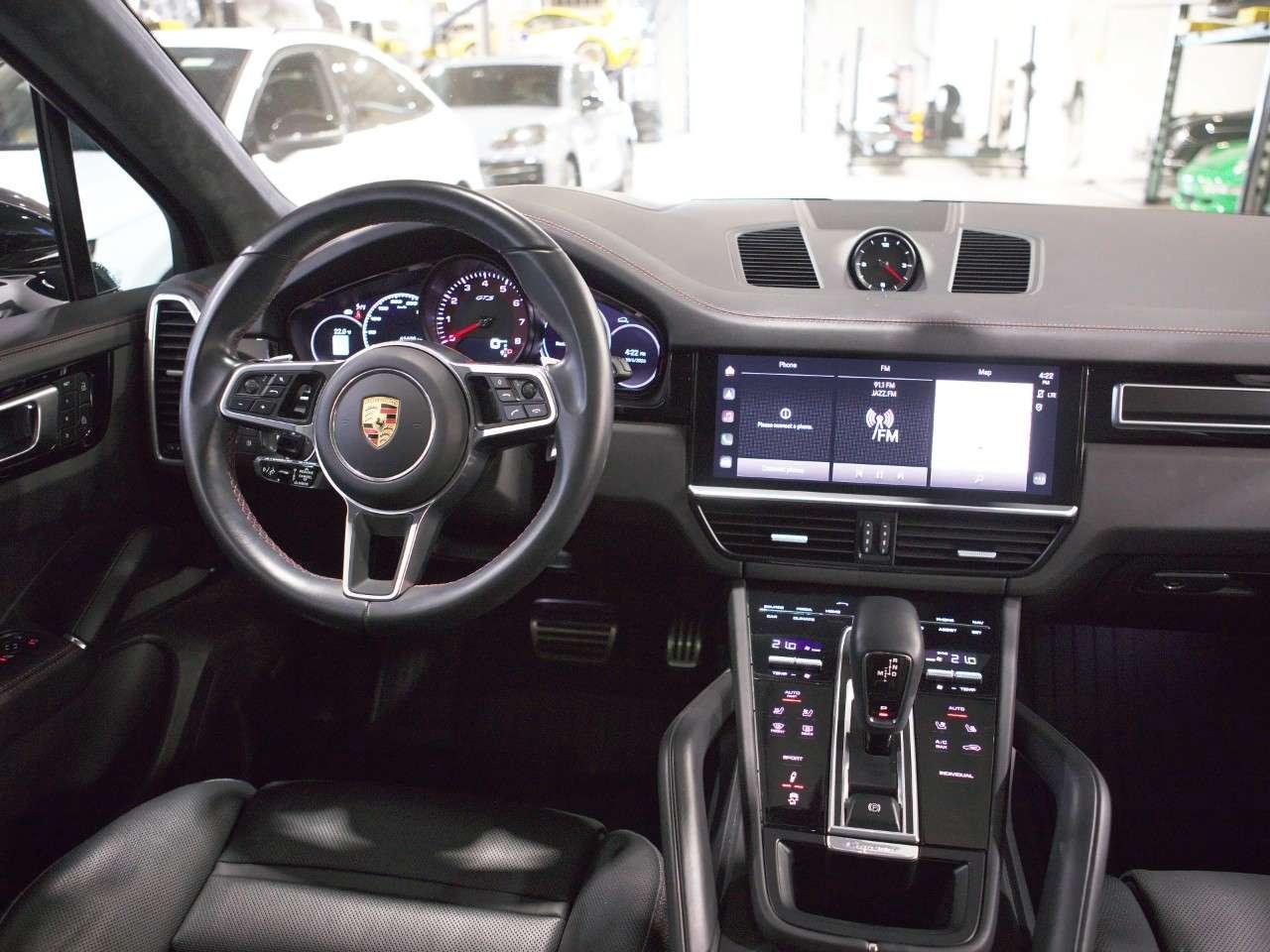 2023 Porsche Cayenne GTS AWD Photo