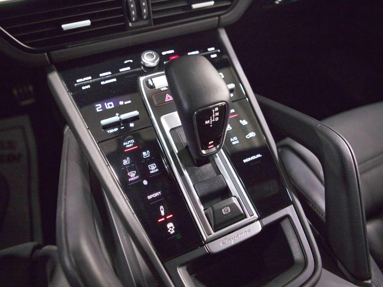 2023 Porsche Cayenne GTS AWD Photo