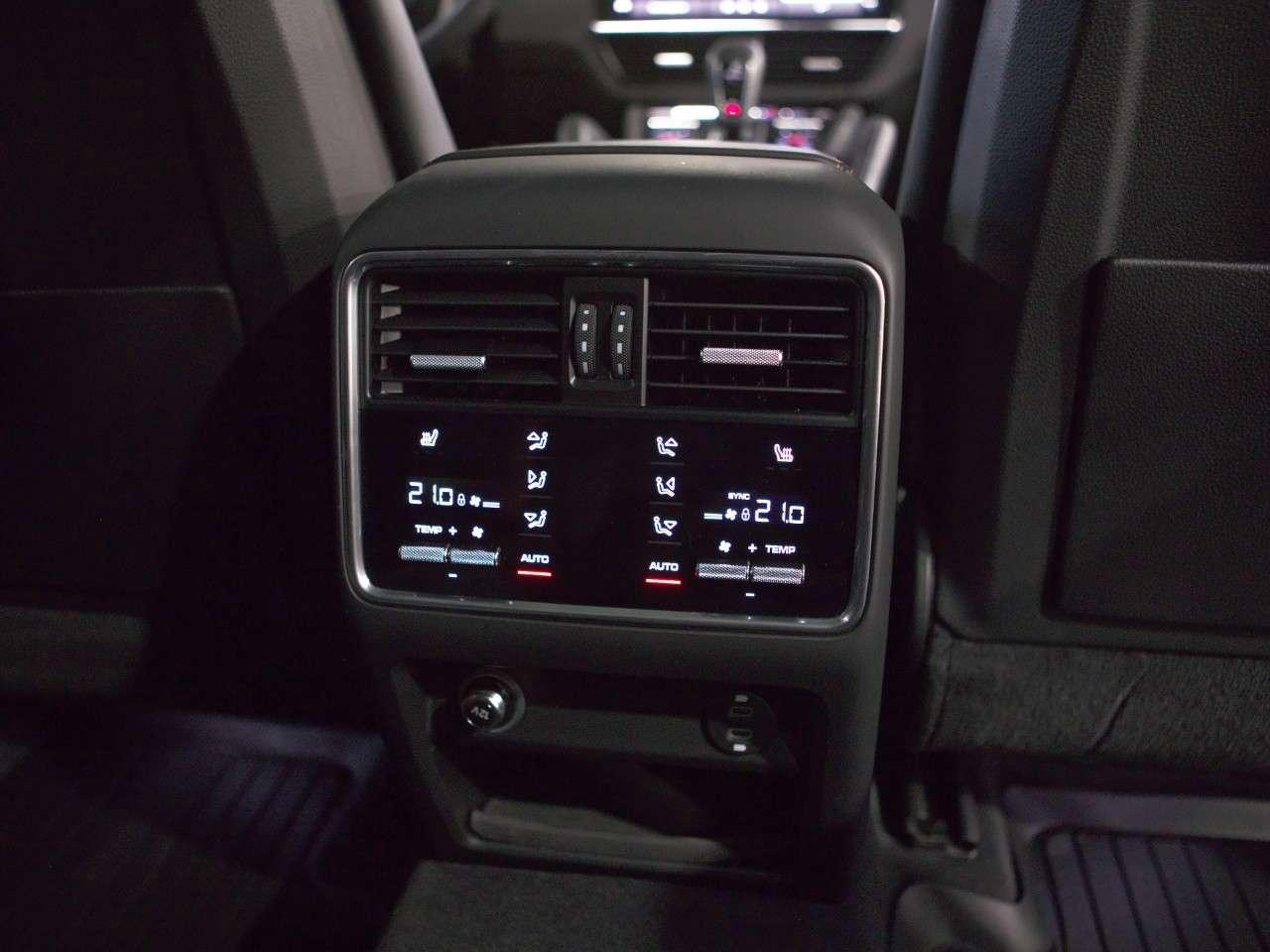 2023 Porsche Cayenne GTS AWD Photo