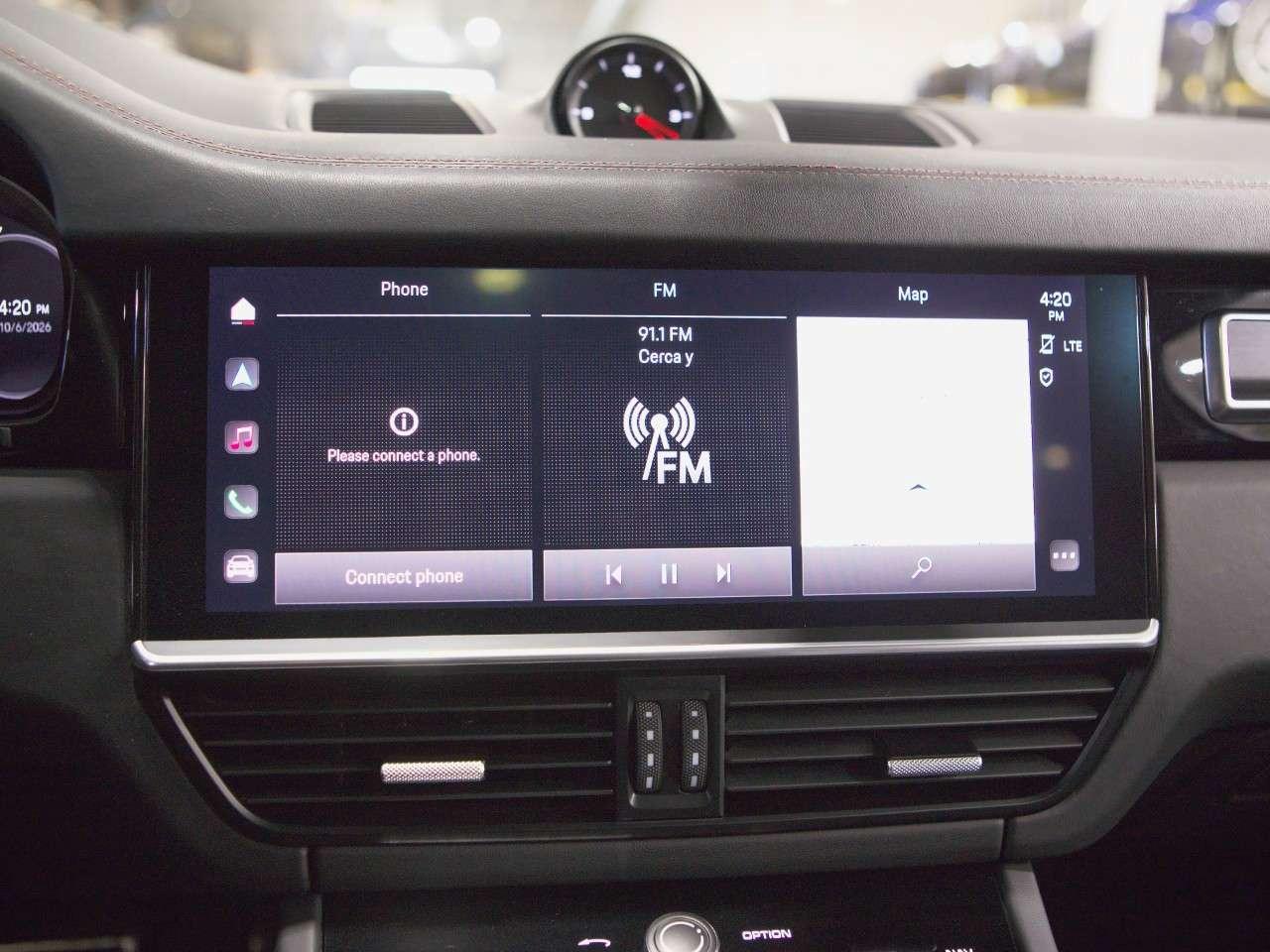 2023 Porsche Cayenne GTS AWD Photo