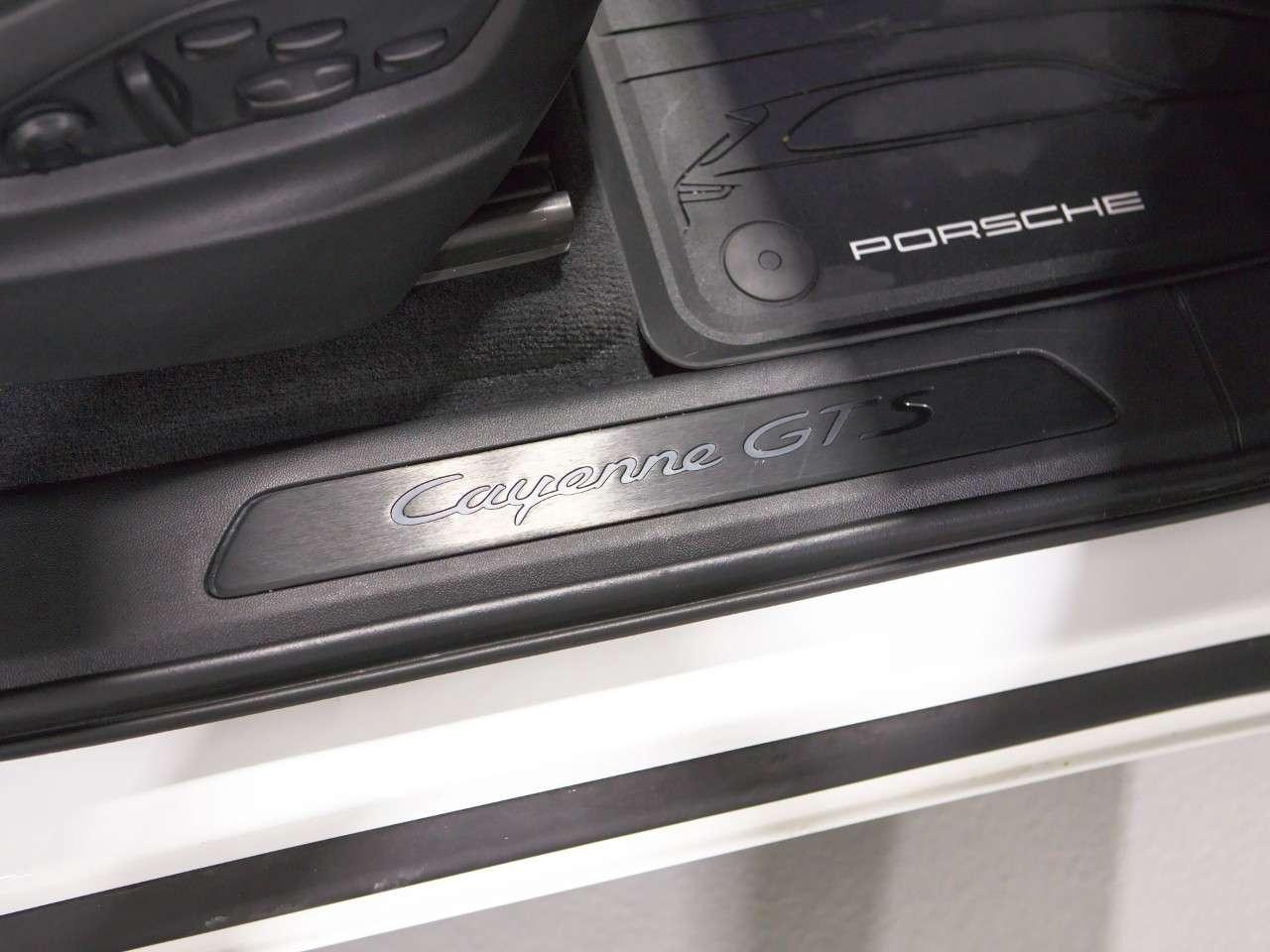 2023 Porsche Cayenne GTS AWD Photo