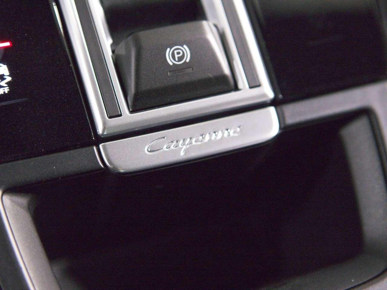 2023 Porsche Cayenne GTS AWD Photo