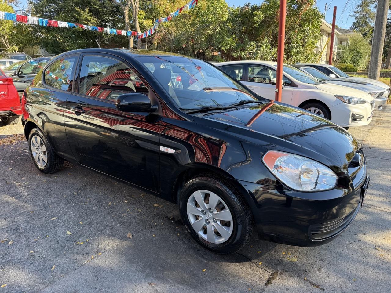 2011 Hyundai Accent L Photo2