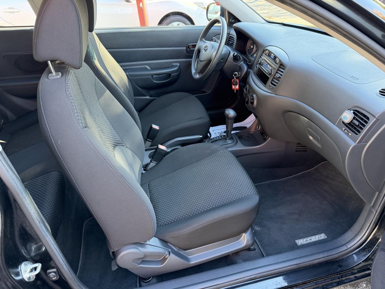 2011 Hyundai Accent L Photo