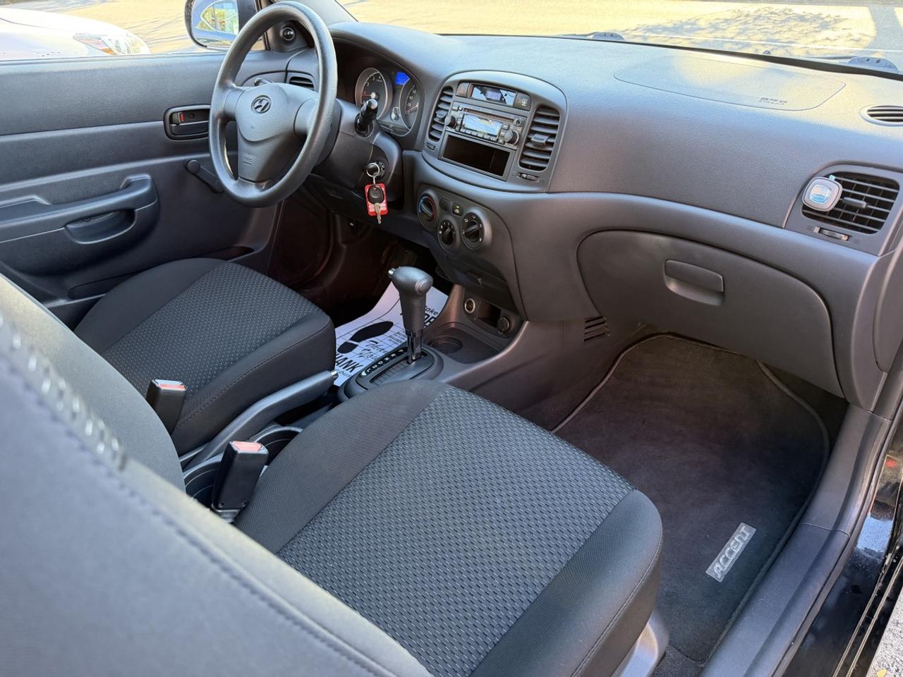 2011 Hyundai Accent L Photo