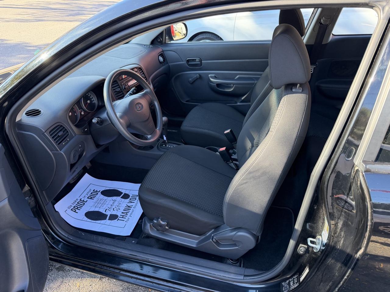 2011 Hyundai Accent L Photo