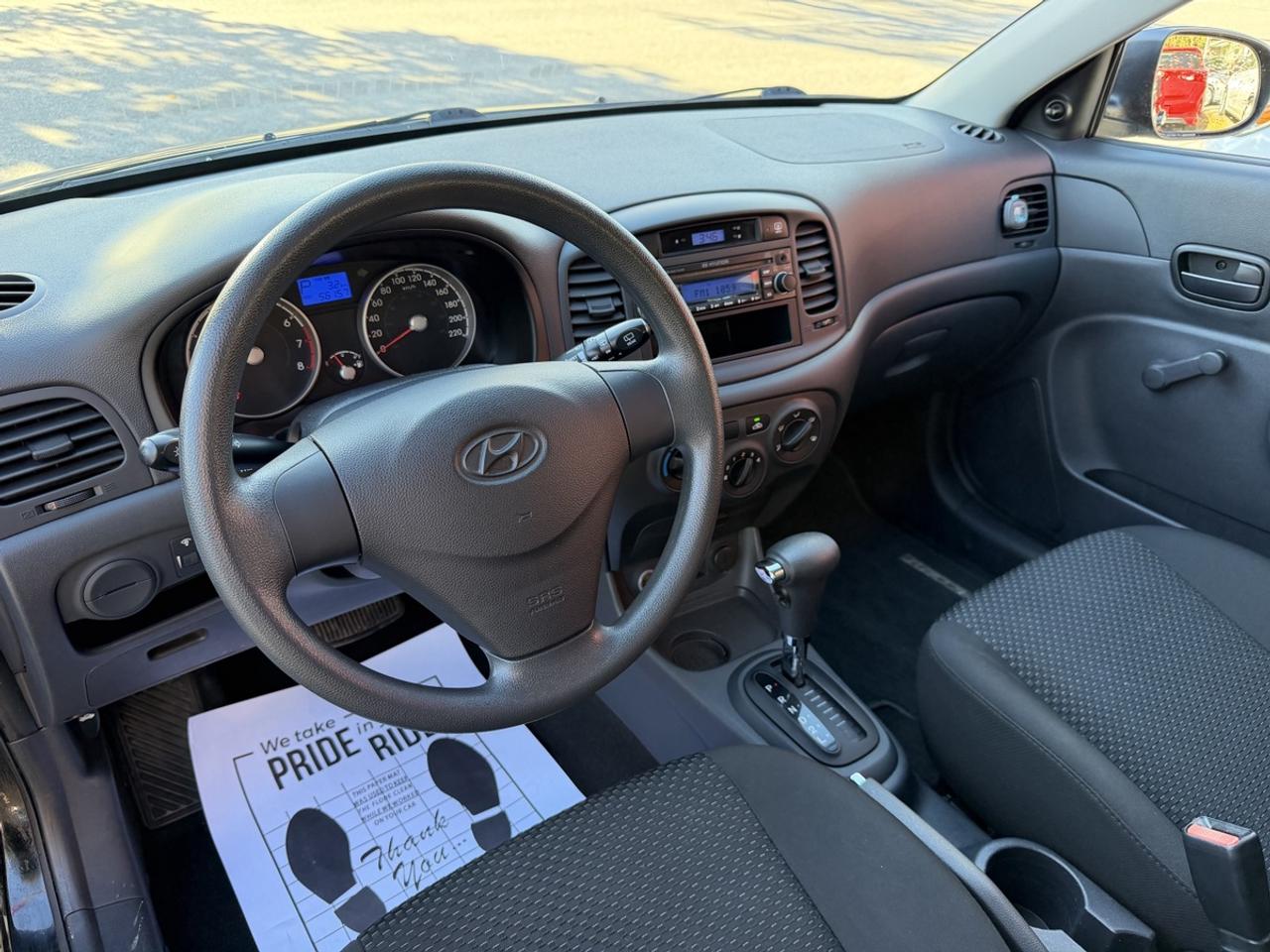 2011 Hyundai Accent L Photo