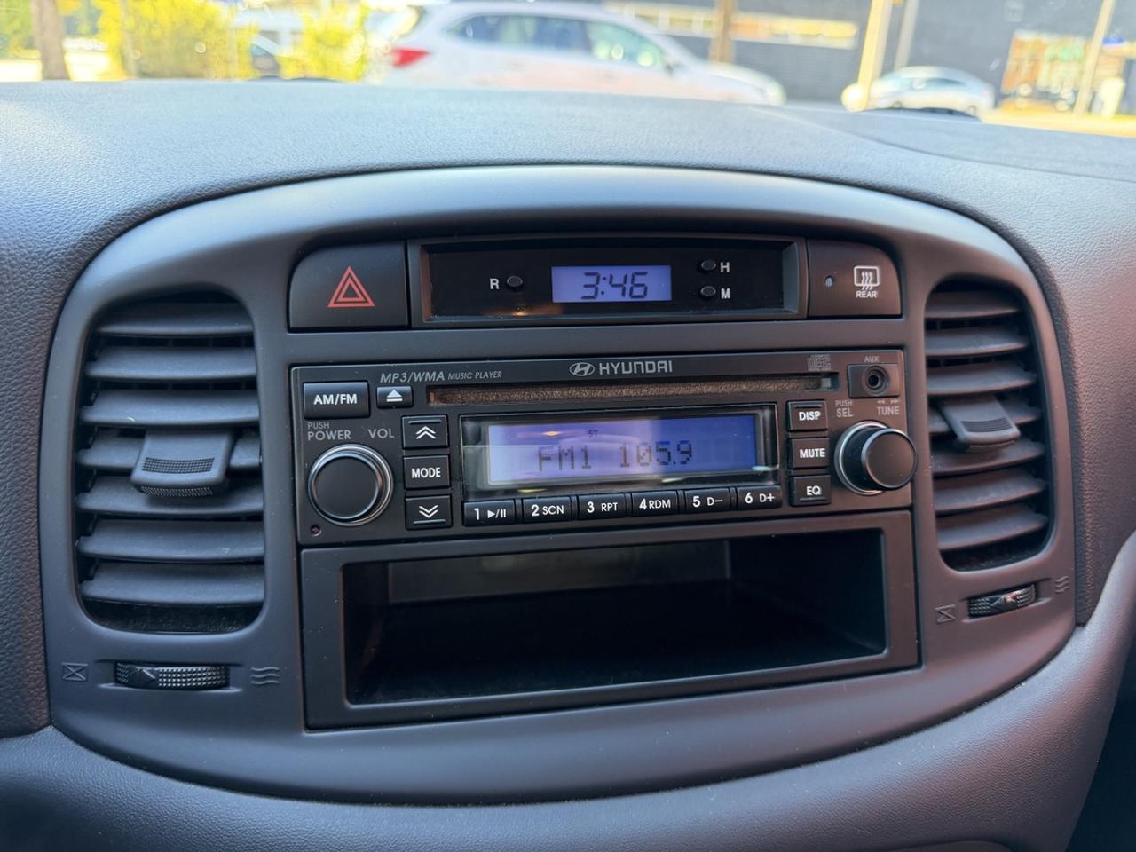 2011 Hyundai Accent L Photo