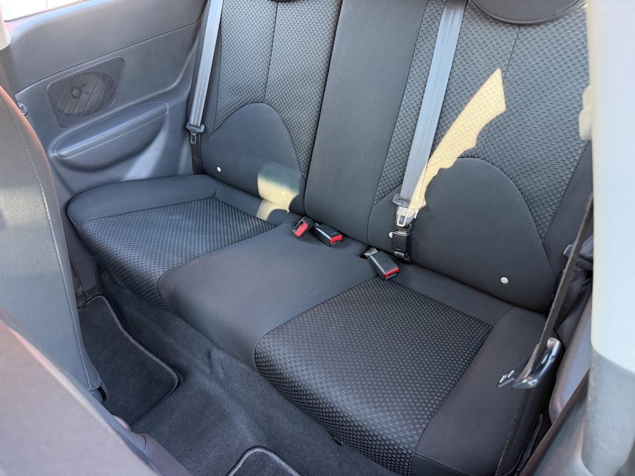 2011 Hyundai Accent L Photo