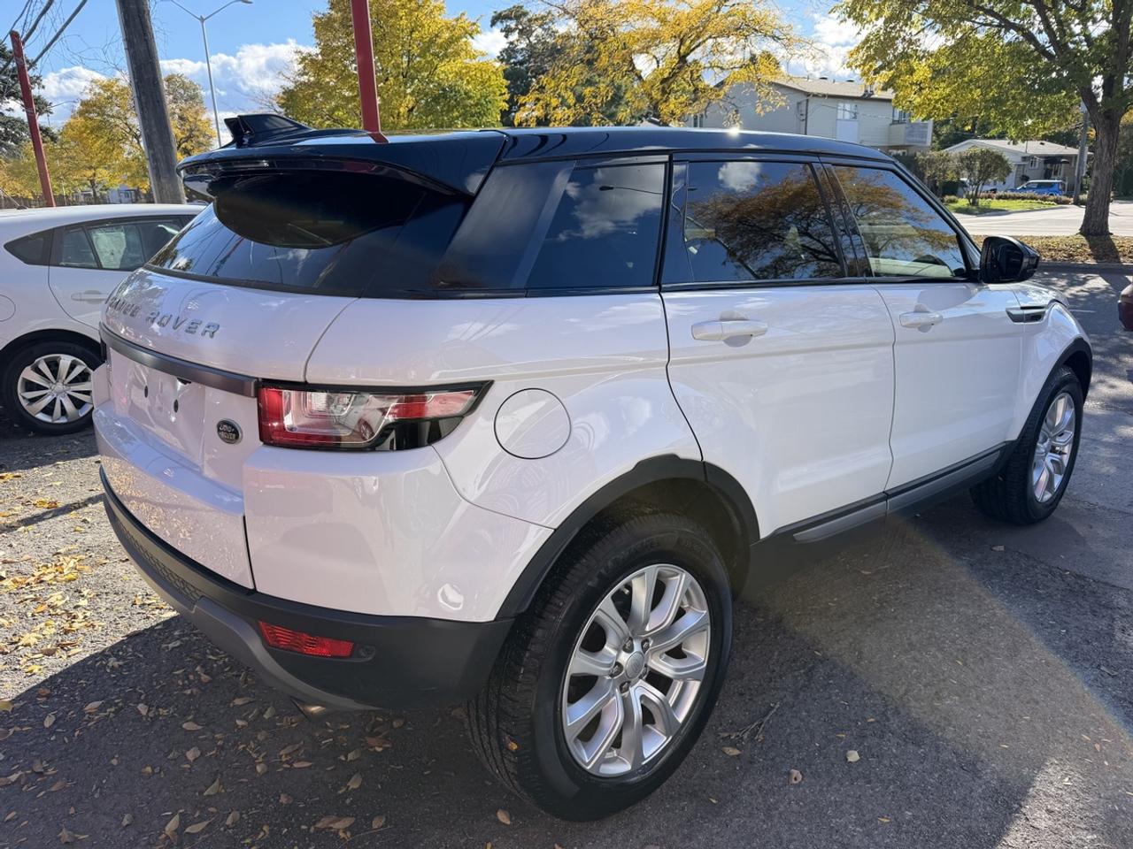 2017 Land Rover Range Rover Evoque SE Photo