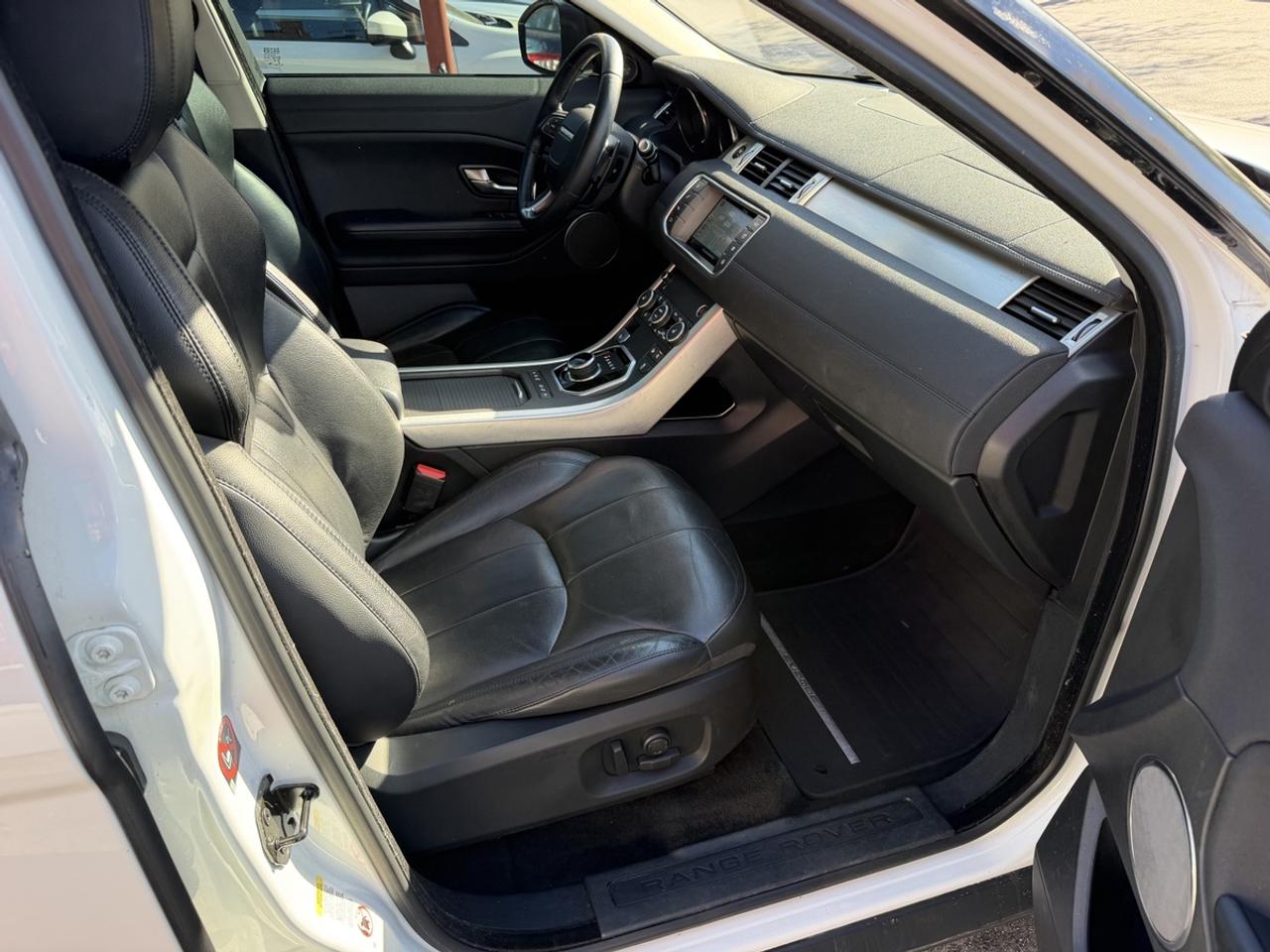 2017 Land Rover Range Rover Evoque SE Photo