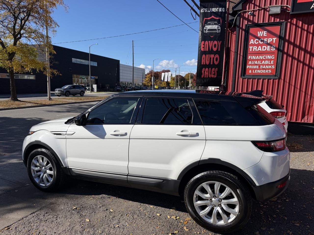 2017 Land Rover Range Rover Evoque SE Photo