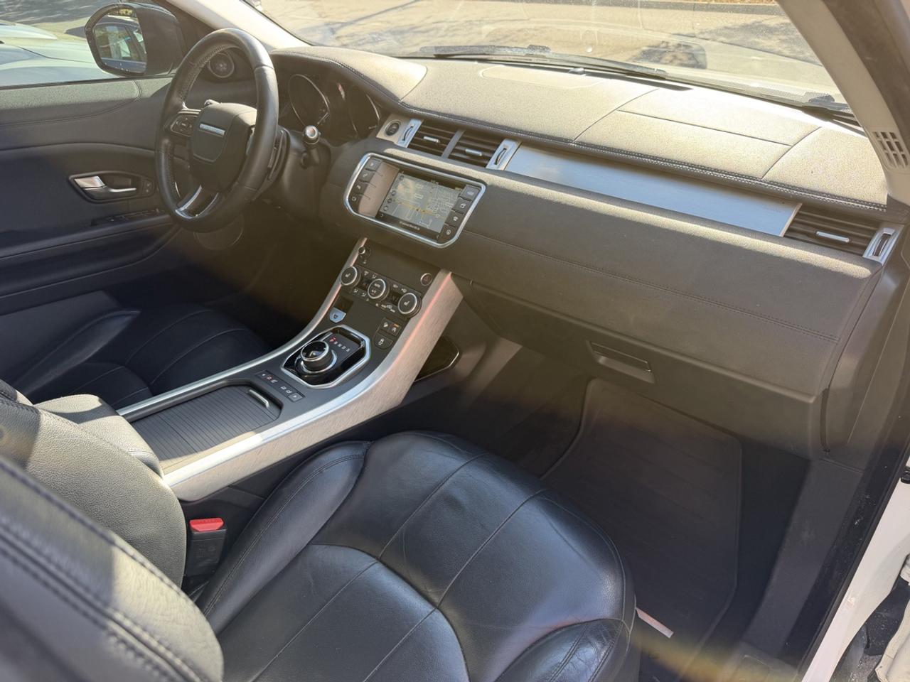 2017 Land Rover Range Rover Evoque SE Photo